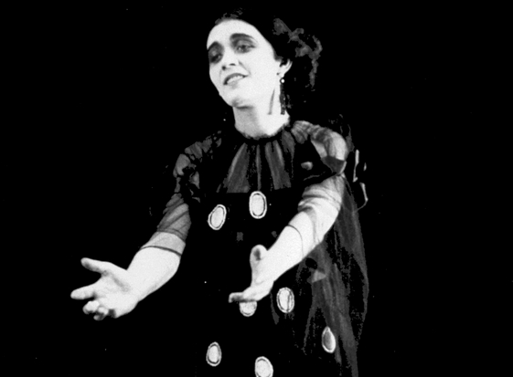 Pola Negri in "Wenn das Herz in Hass Ergkuht" ("Vampa d'odio") di Kurt Matull (1917)