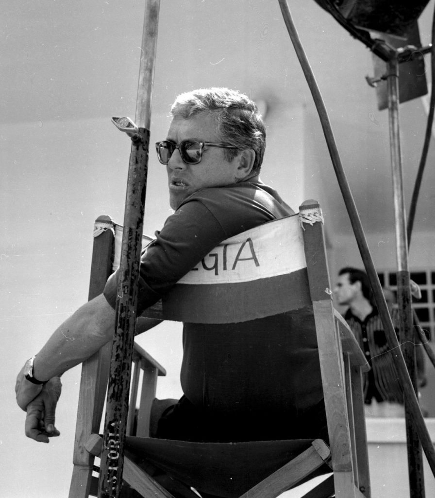 Luciano Salce sul set di "La cuccagna" (1962)