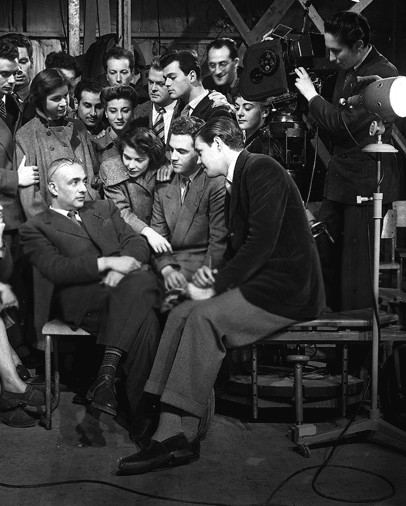 Luigi Chiarini con gli allievi del Centro Sperimentale di Cinematografia