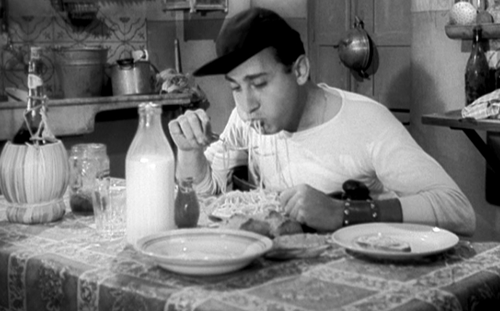 Alberto Sordi in "Un americano a Roma" di Steno [Stefano Vanzina] (1954)