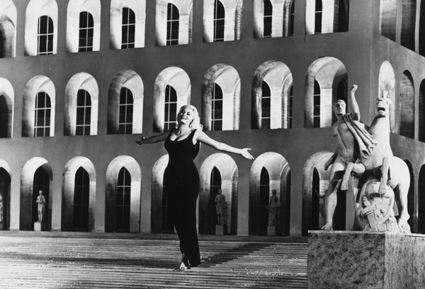 "Le tentazioni del dottor Antonio" di Federico Fellini (ep. di "Boccaccio 70", 1962)