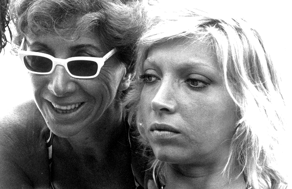 Mariangela Melato con Lina Wertmuller sul set di "Travolti da un insolito destino"...