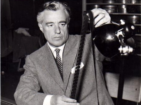 Vittorio De Sica al tavolo di montaggio