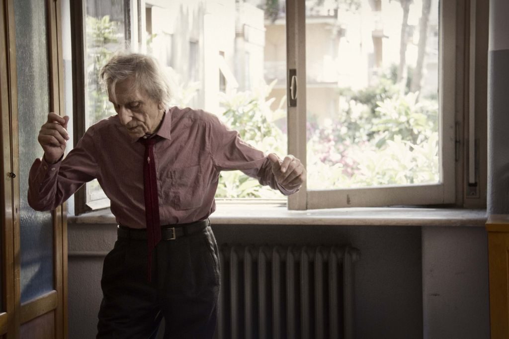 Roberto Herlitzka in "Il rosso e il blu" di Giuseppe Piccioni (2012)