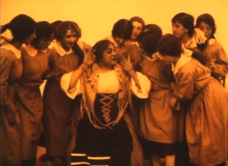 "Il gallo nel pollaio" di Enrico Guazzoni, soggetto, sceneggiatura e interprete: Vincenzo Scarpetta (Palatino Film, Roma, IT, 1916)