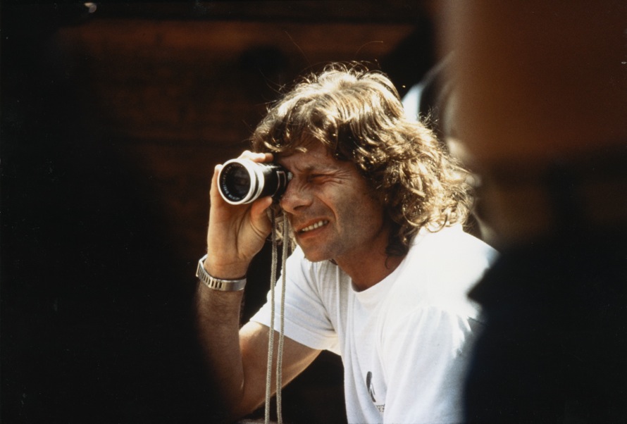 Roman Polanski sul set di "Pirati" (1986). Foto di Bedis Guiga (Roman Polanski Collection)