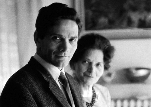 Pier Paolo Pasolini Pier Paolo e sua mamma Susanna nella loro casa all'EUR, Mario Dondero 1962