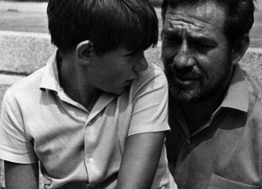 Ugo Tognazzi con il figlio Ricky sul set del film "I mostri"(1963)