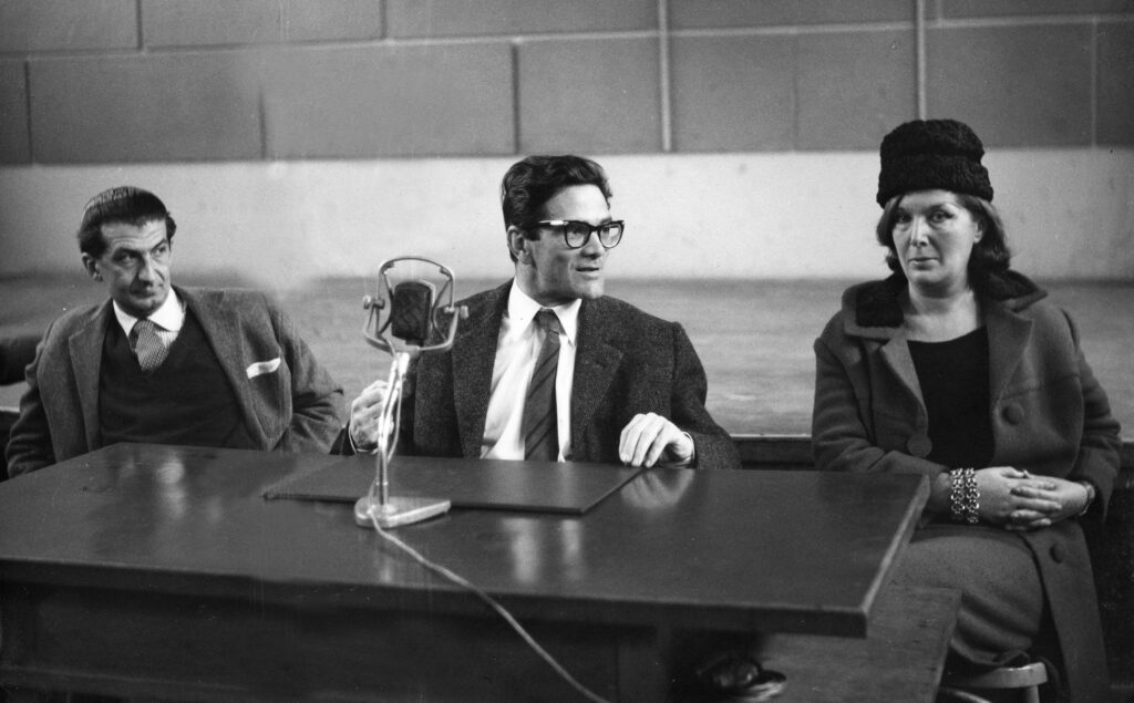 Giulio Cesare Castello, P.P. Pasolini, Elsa De Giorgi, al CSC, 1964 ©️Archivio Fotografico Cineteca Nazionale CSC